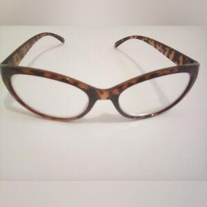 Betsey Johnson Animal Print Cat-Eye Reading Glasses +2.50 One Pair Fashion Chic